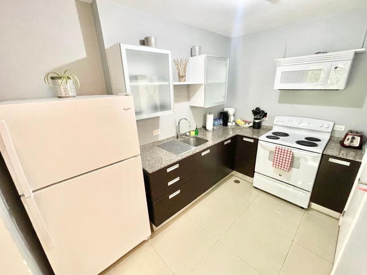 Modern 3 Bedroom Condo In Private Community #8 Petit Valley المظهر الخارجي الصورة
